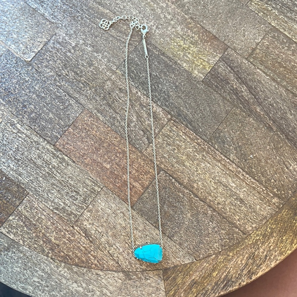 Kendra Scott necklace
